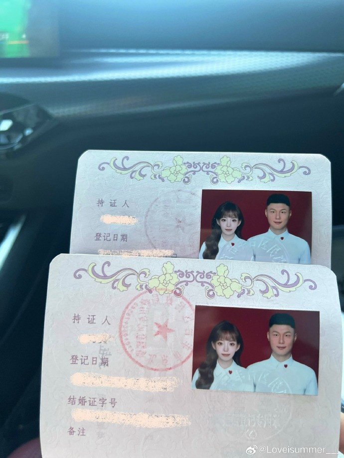恭喜！方昊女友社媒曬結婚證：已婚