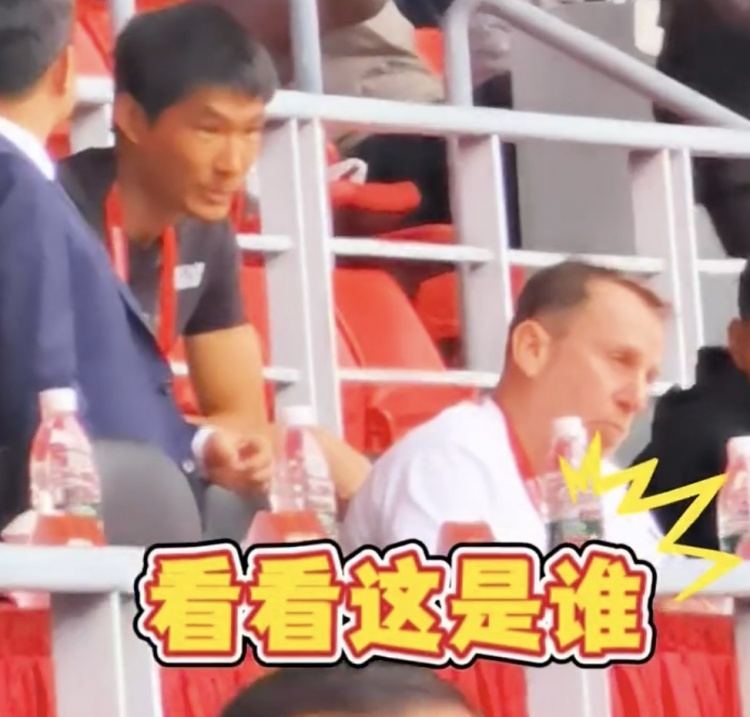 久爾杰維奇現(xiàn)身鹽城，現(xiàn)場觀看中國U22國足vs韓國