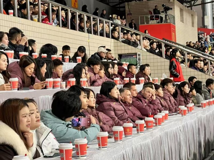 北青體育：中國女足現(xiàn)身中甲賽場，觀看重慶銅梁龍vs遼寧鐵人