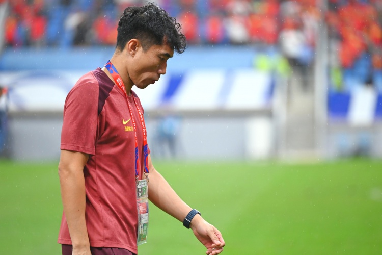 滬媒：單后腰讓國足防守承受更大壓力，若鄭智沒退役或能勝任